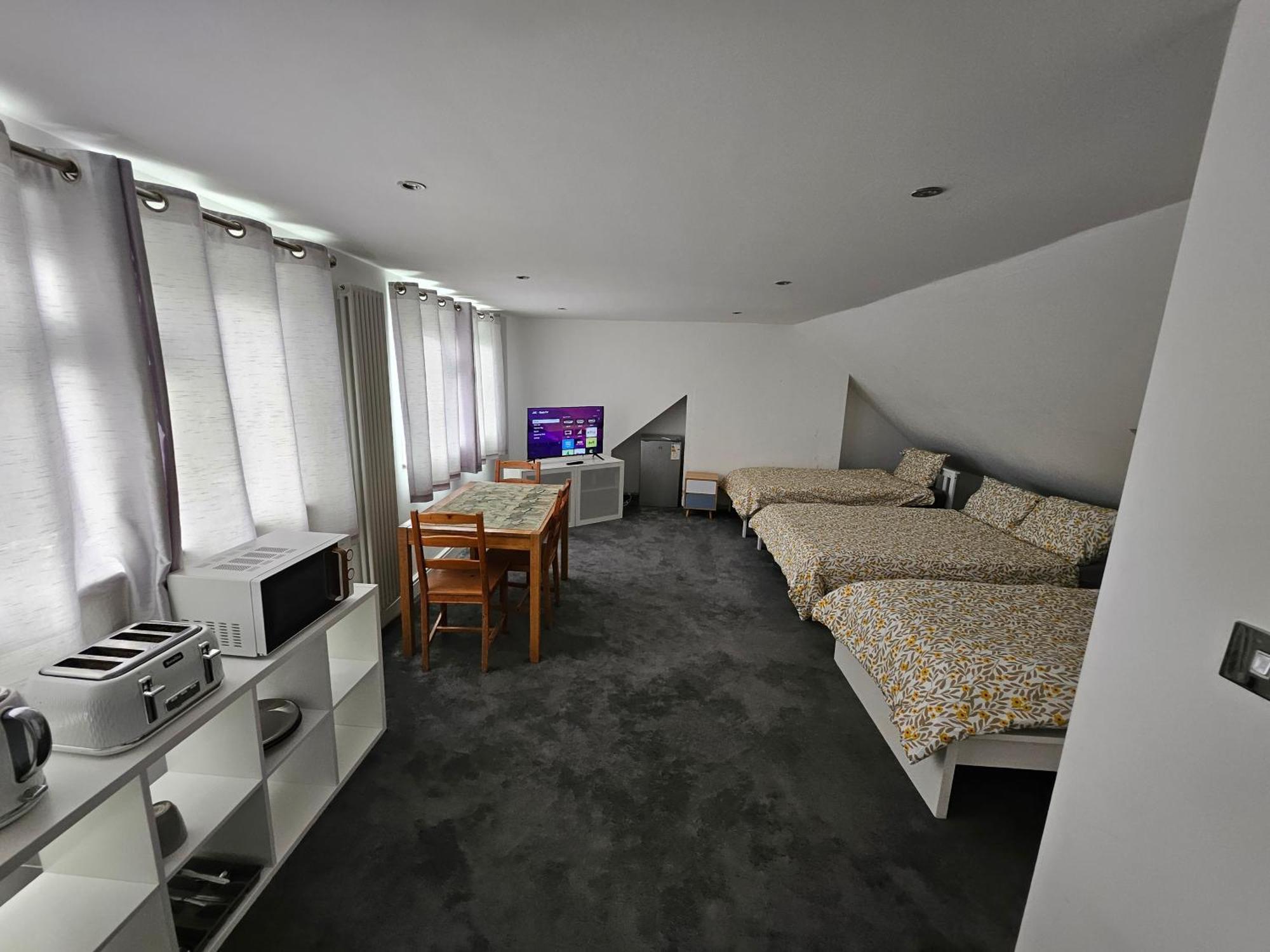 Snoozeden Westmead, Windsor Apartment Exterior photo